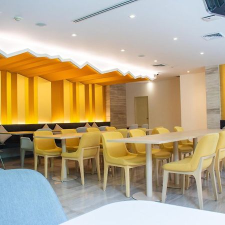 Tango Vibrant Living Hotel - Sha Extra Plus Bangkok Bagian luar foto