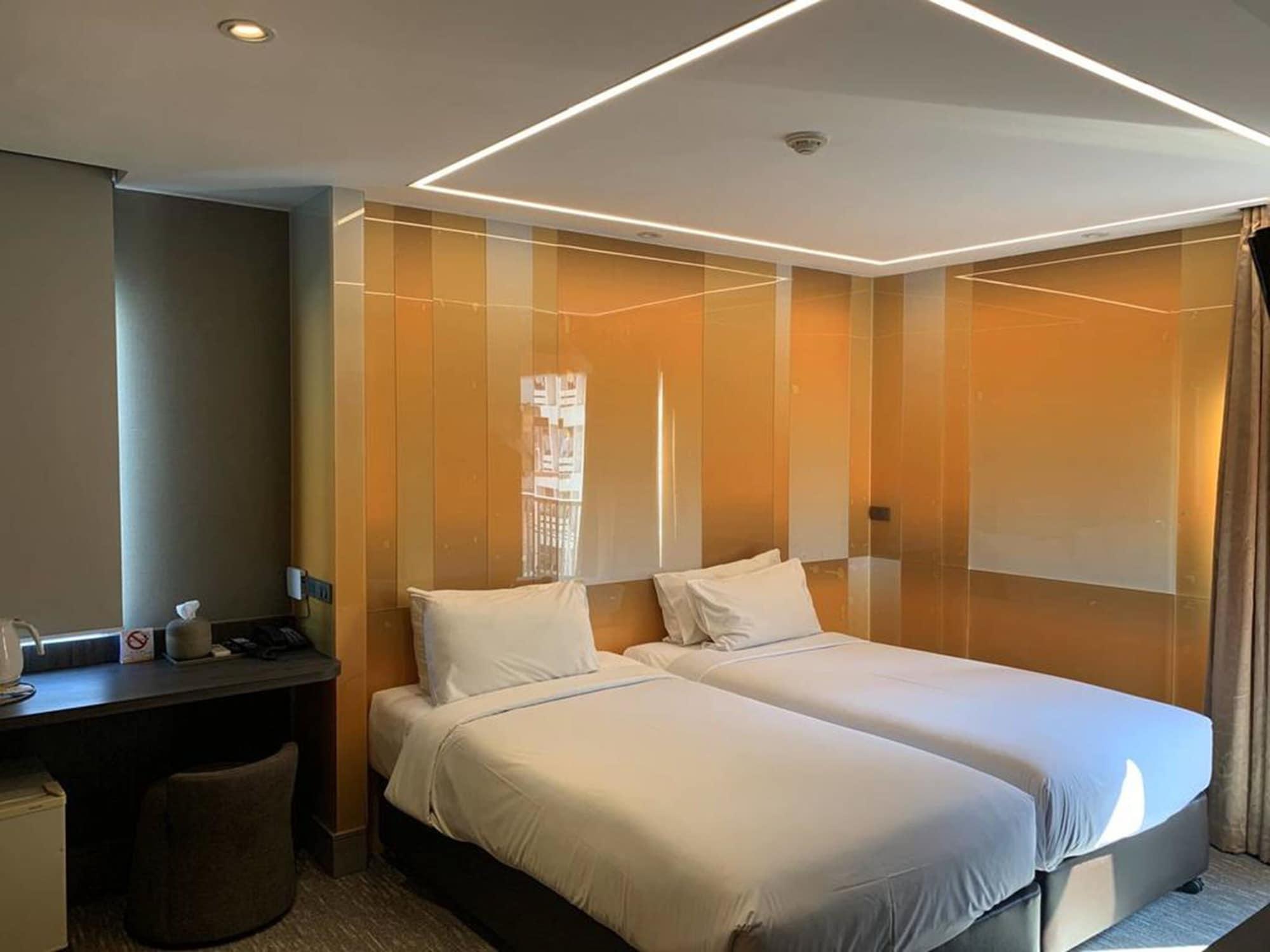 Tango Vibrant Living Hotel - Sha Extra Plus Bangkok Bagian luar foto