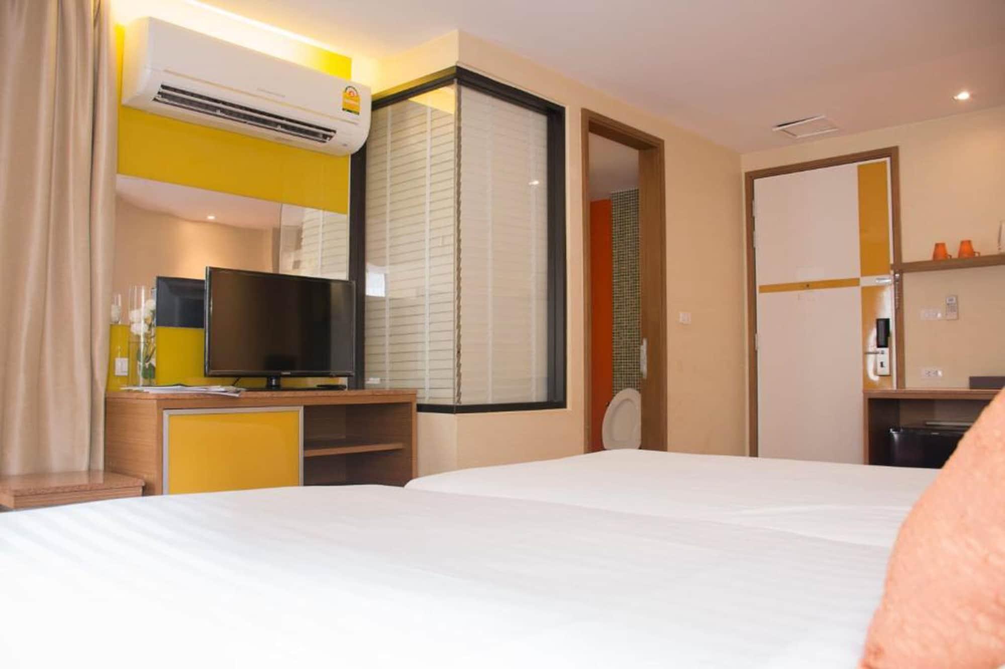 Tango Vibrant Living Hotel - Sha Extra Plus Bangkok Bagian luar foto