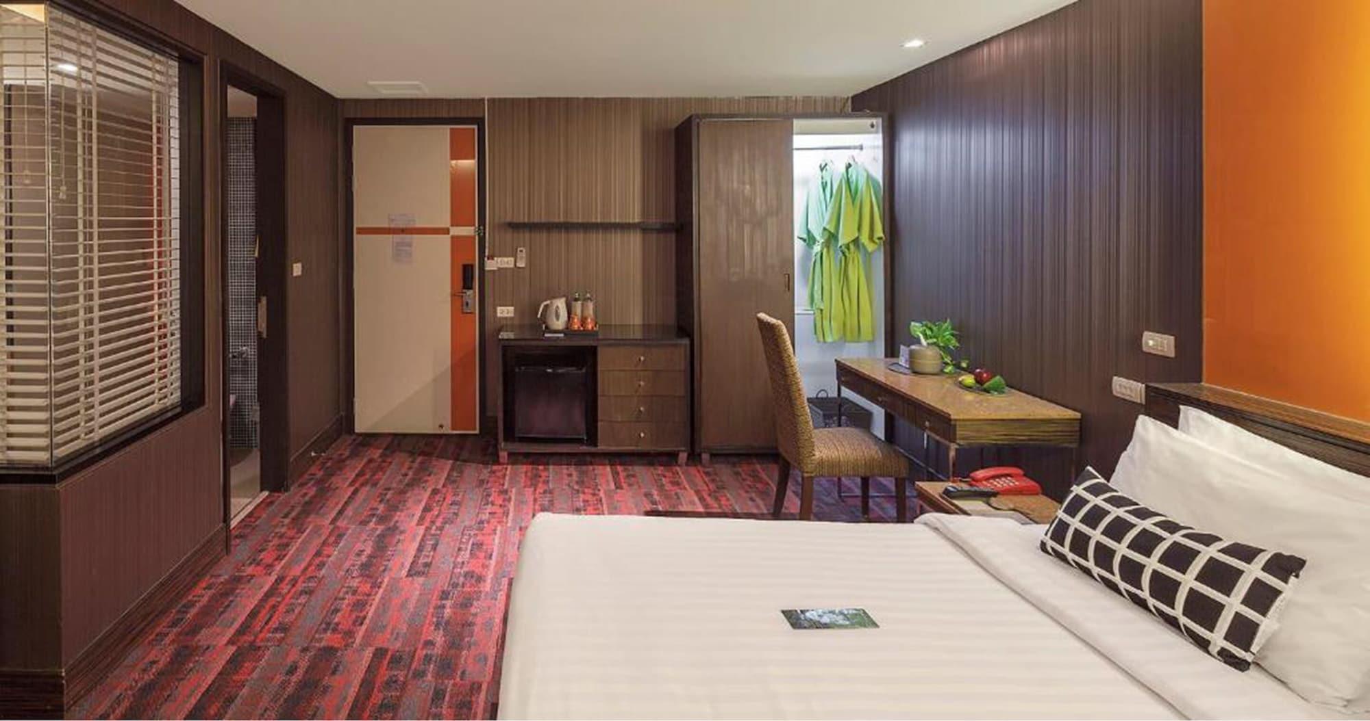 Tango Vibrant Living Hotel - Sha Extra Plus Bangkok Bagian luar foto