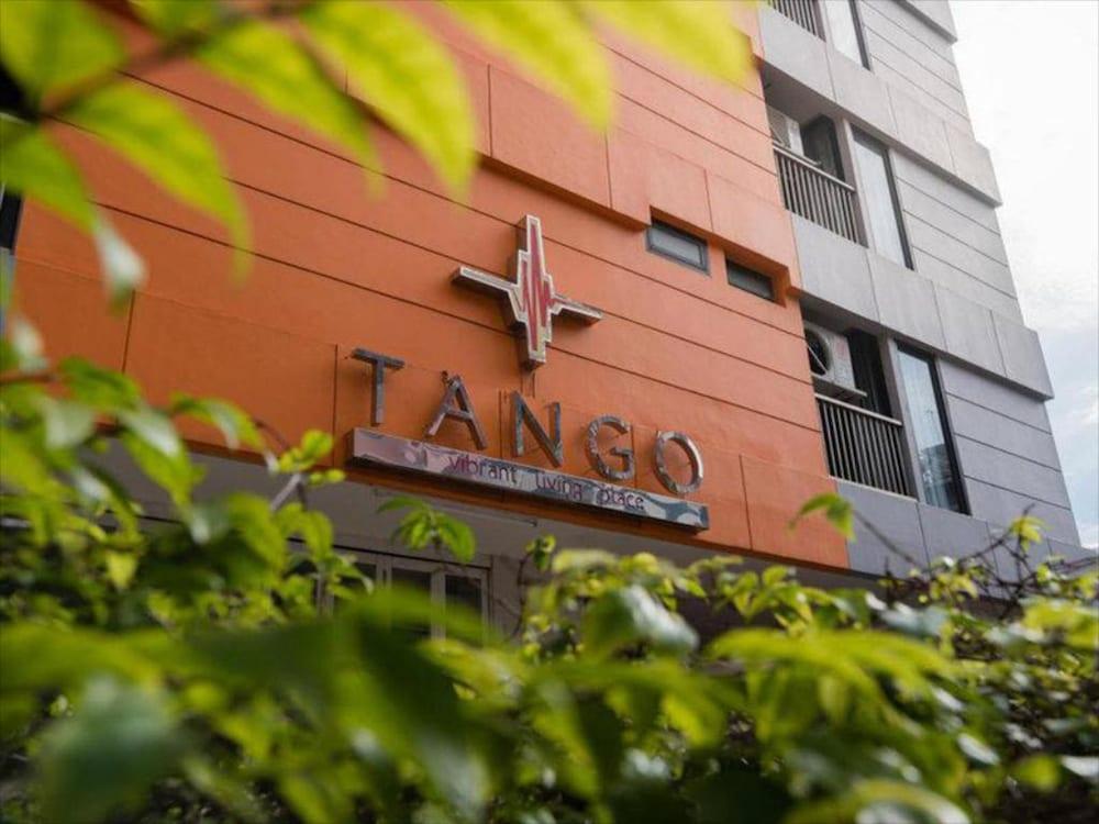 Tango Vibrant Living Hotel - Sha Extra Plus Bangkok Bagian luar foto