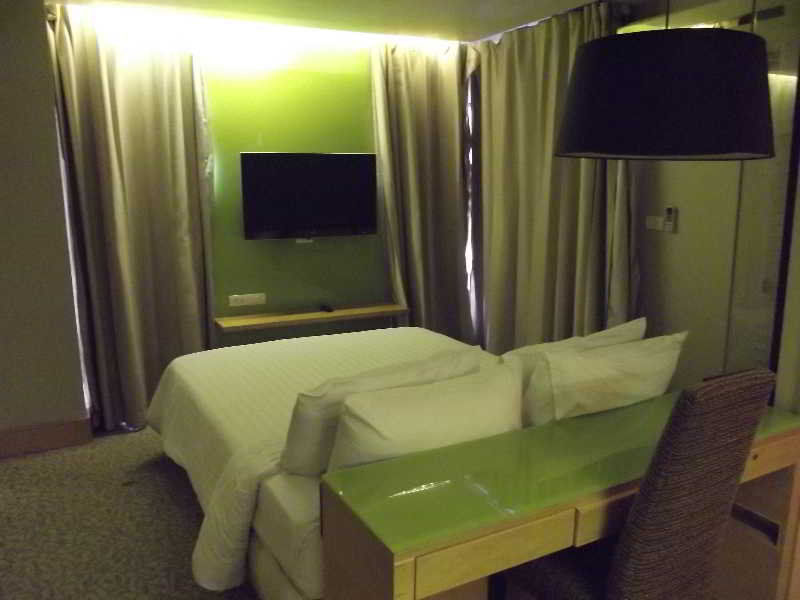 Tango Vibrant Living Hotel - Sha Extra Plus Bangkok Bagian luar foto