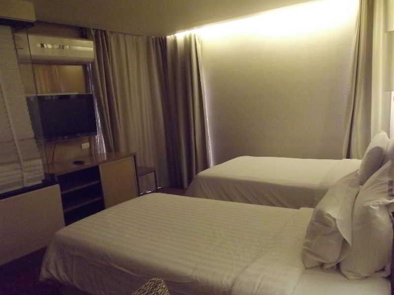 Tango Vibrant Living Hotel - Sha Extra Plus Bangkok Bagian luar foto