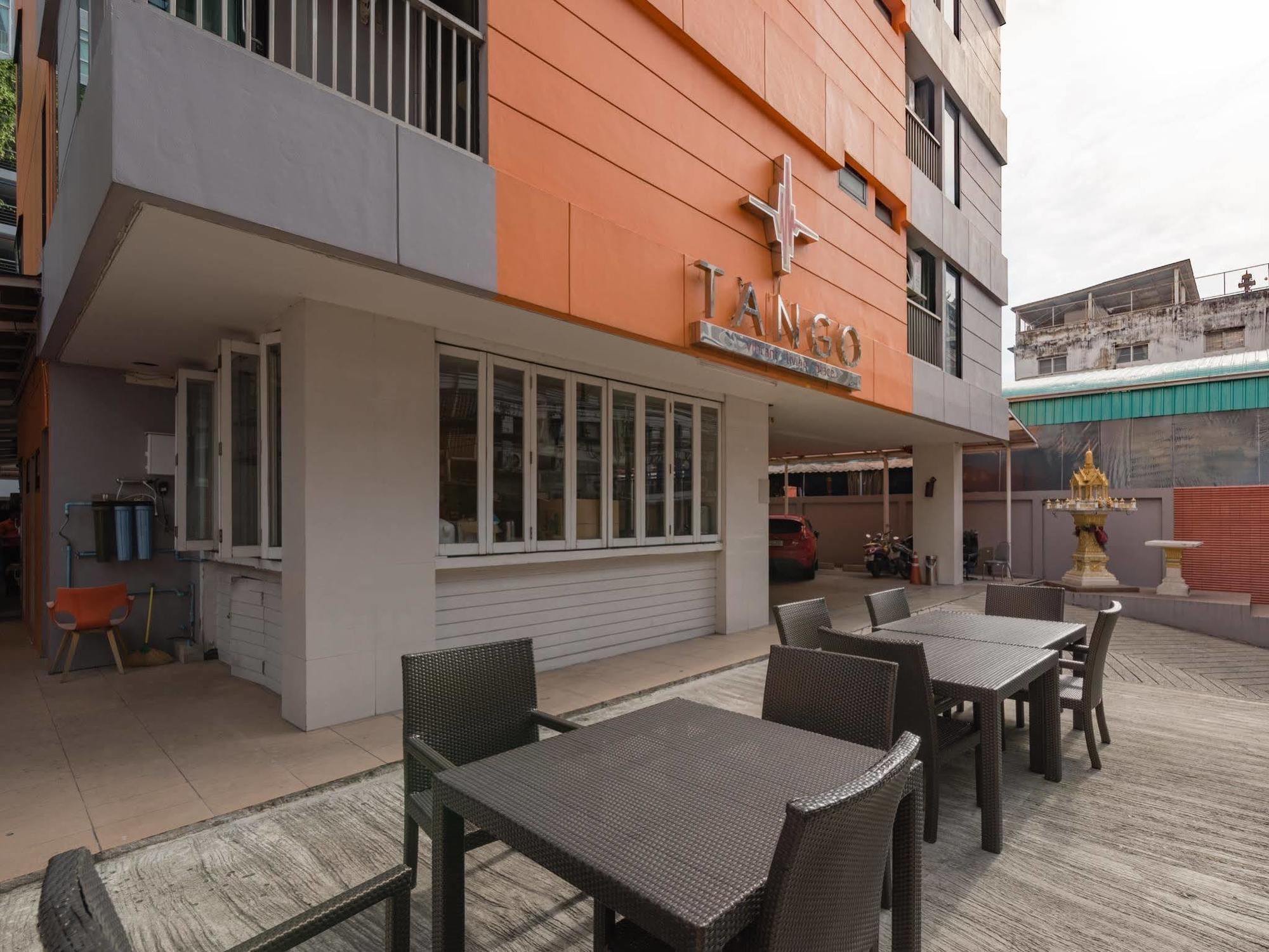 Tango Vibrant Living Hotel - Sha Extra Plus Bangkok Bagian luar foto