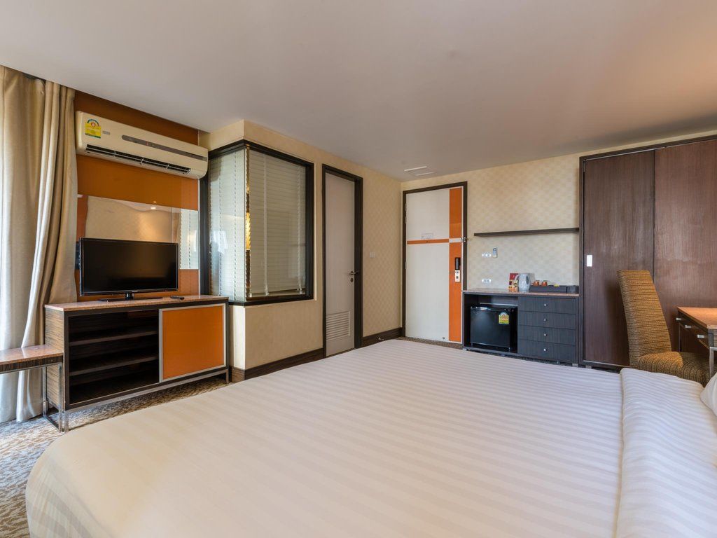 Tango Vibrant Living Hotel - Sha Extra Plus Bangkok Bagian luar foto